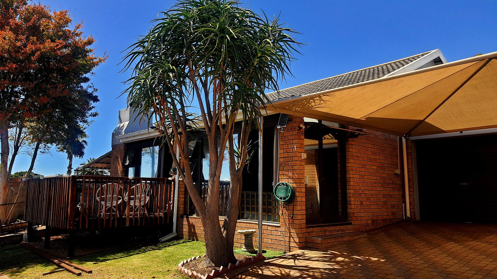 Front View of property in Heiderand