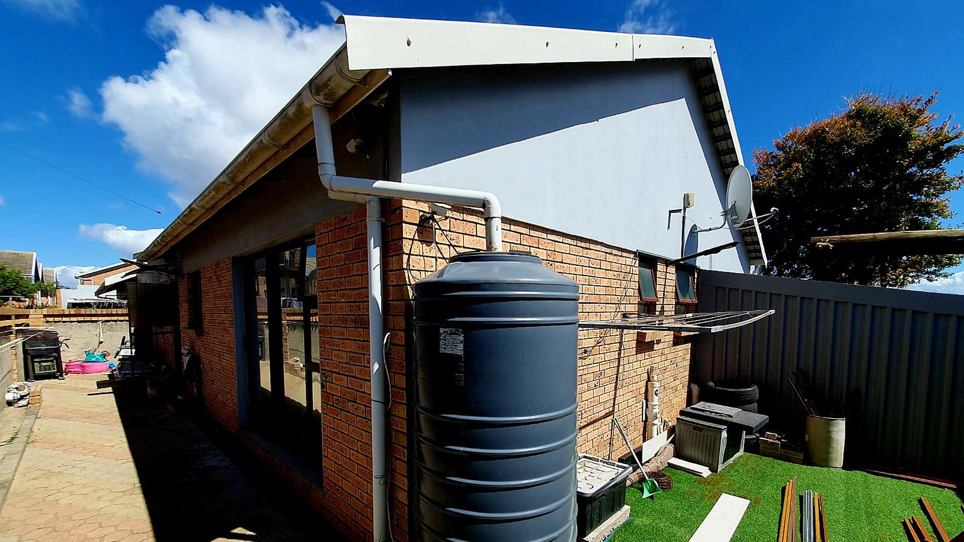 Backyard of property in Heiderand