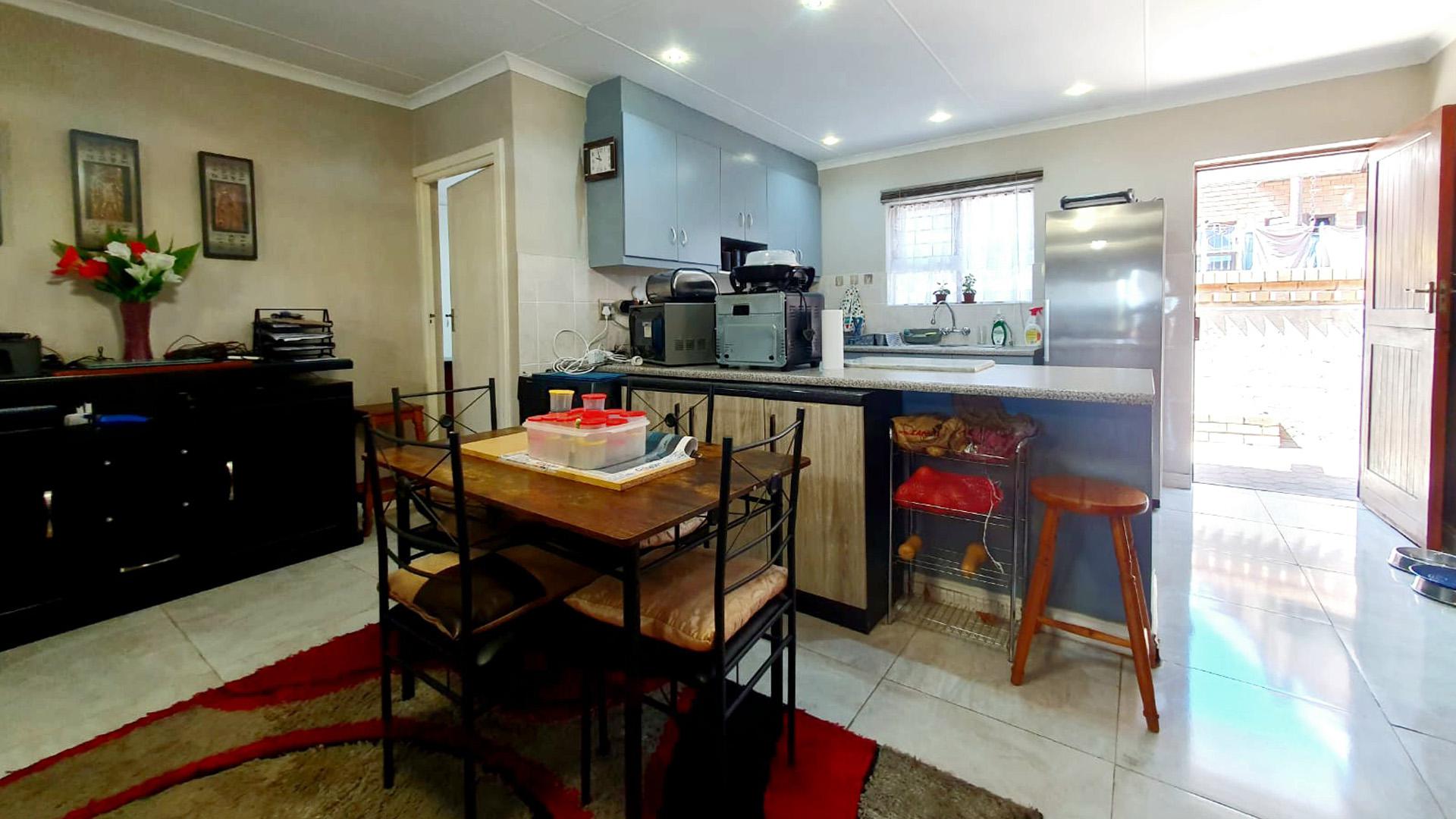 Dining Room of property in Heiderand