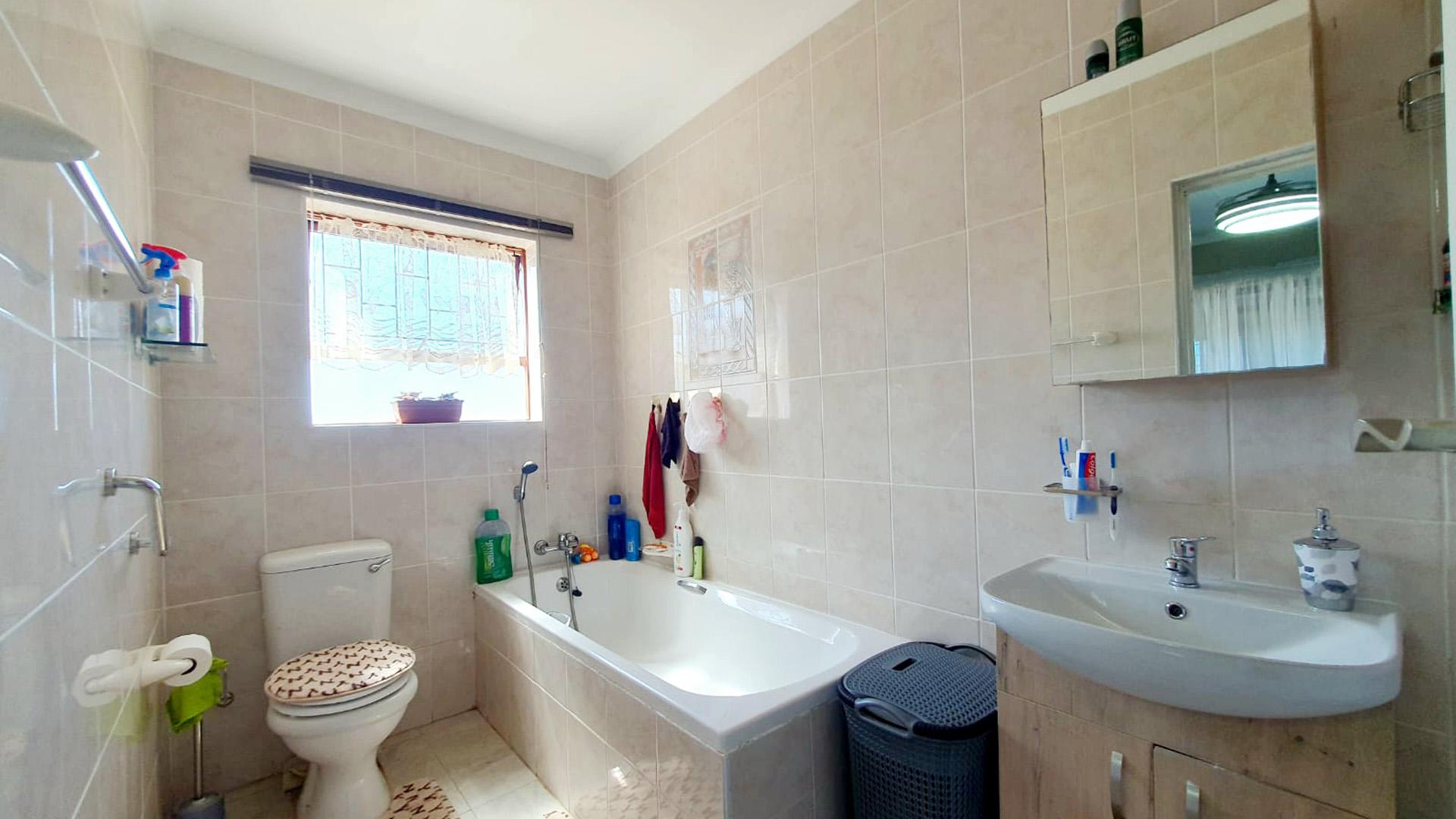 Bed Room 1 of property in Heiderand