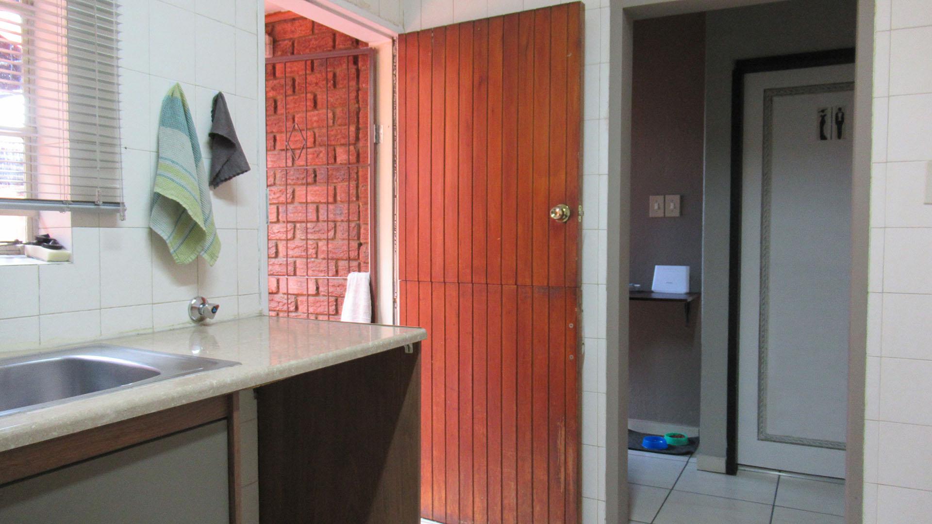Kitchen - 9 square meters of property in Boksburg South