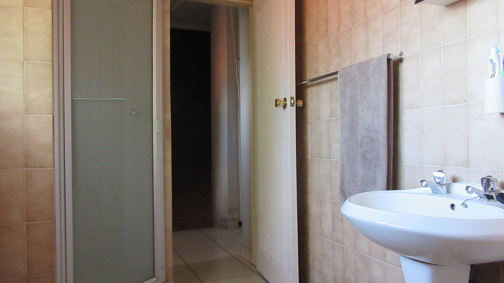 Bathroom 3+ - 7 square meters of property in Boksburg South