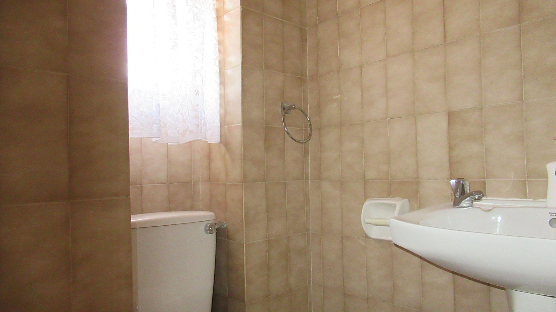 Bathroom 2 - 3 square meters of property in Boksburg South