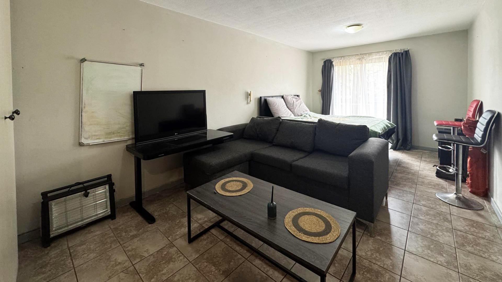 Lounges of property in Hatfield