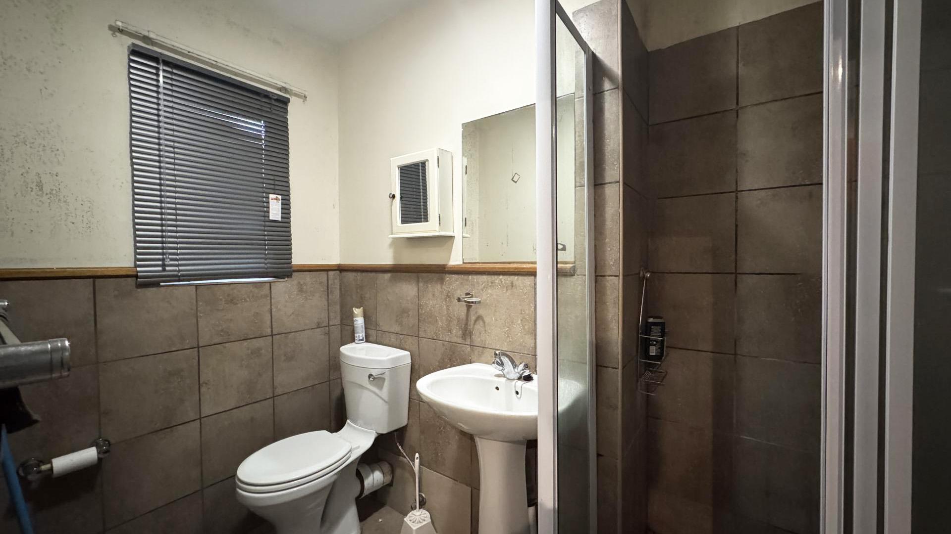 Bathroom 1 of property in Hatfield