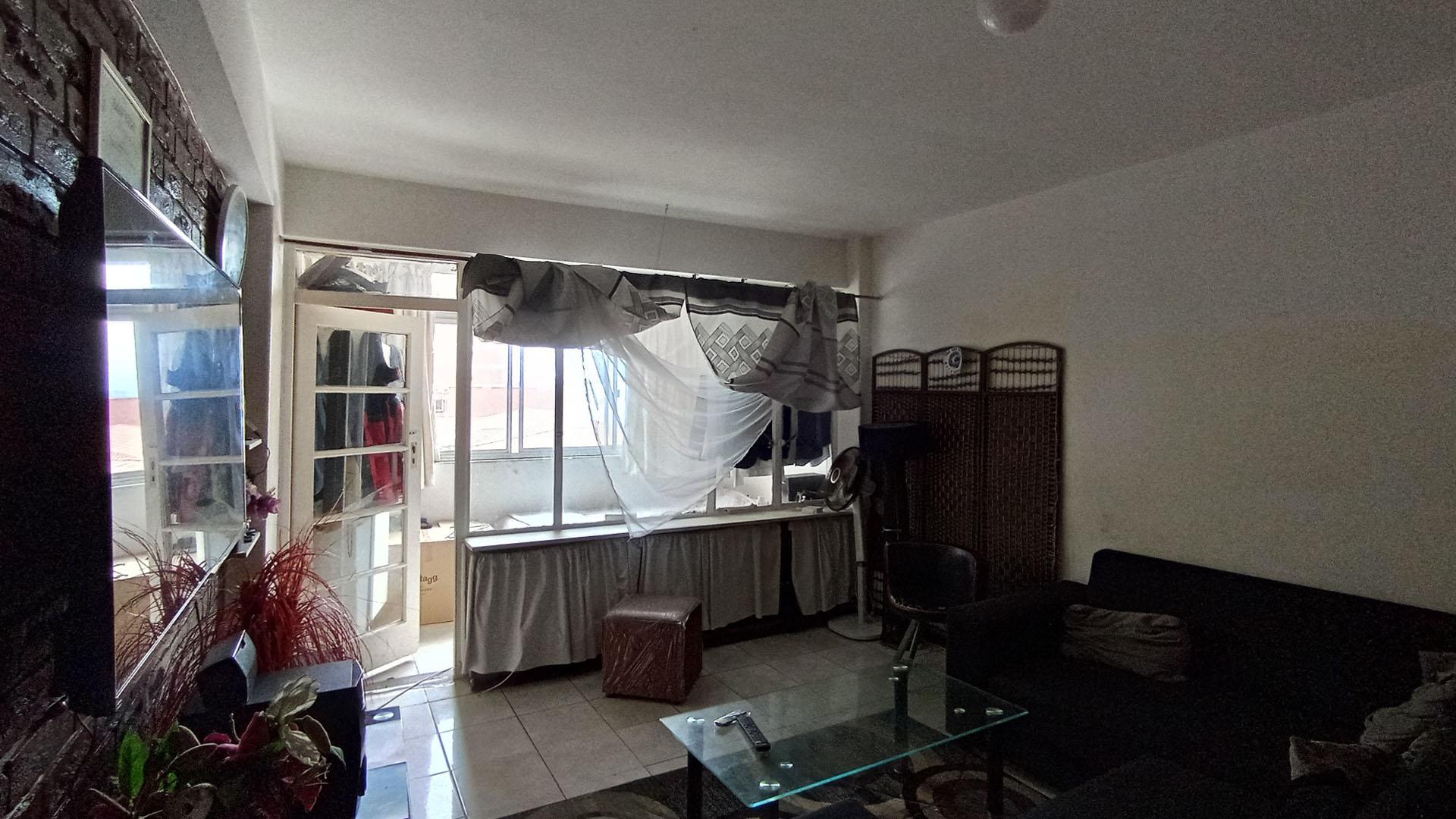 Lounges - 22 square meters of property in Point