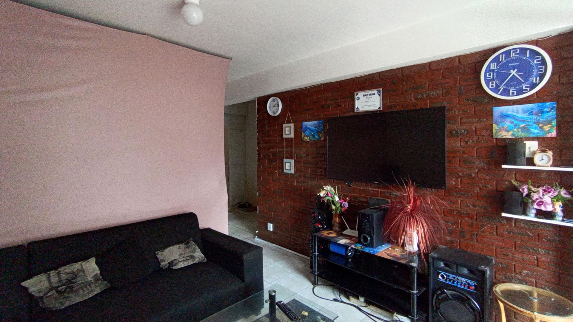 Lounges - 22 square meters of property in Point