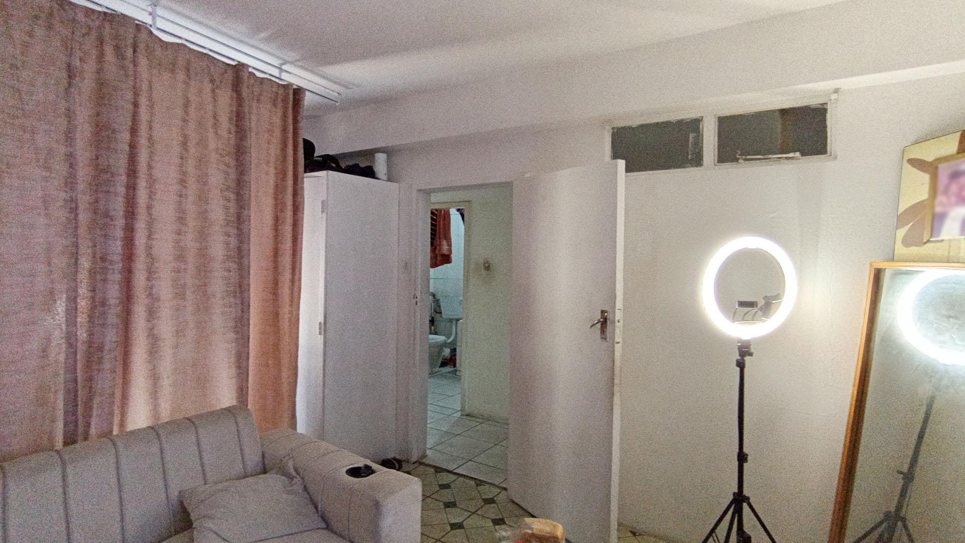 Bed Room 2 - 20 square meters of property in Point