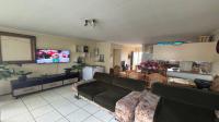 Lounges - 23 square meters of property in Krugersdorp