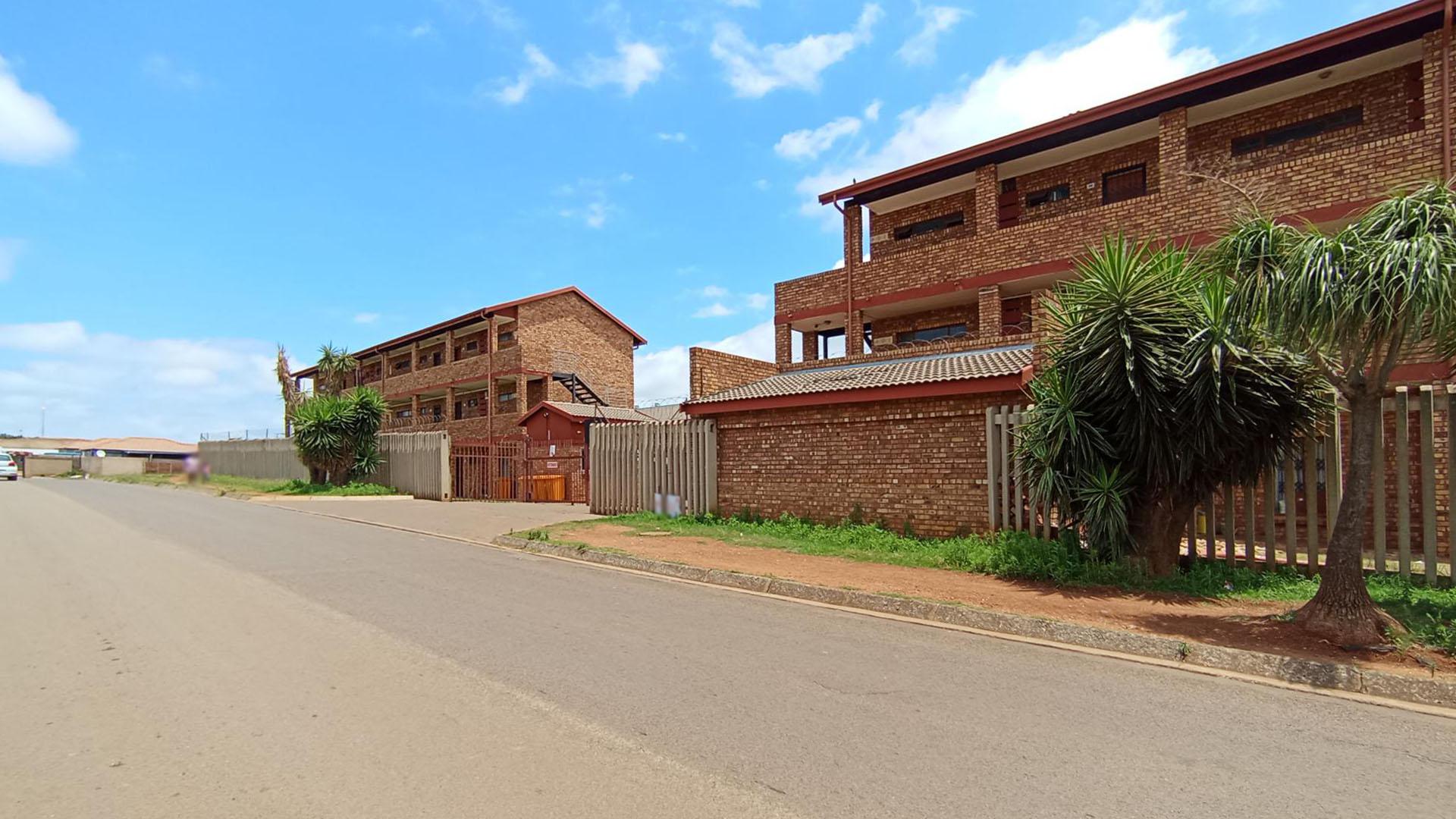 Front View of property in Lotus Gardens