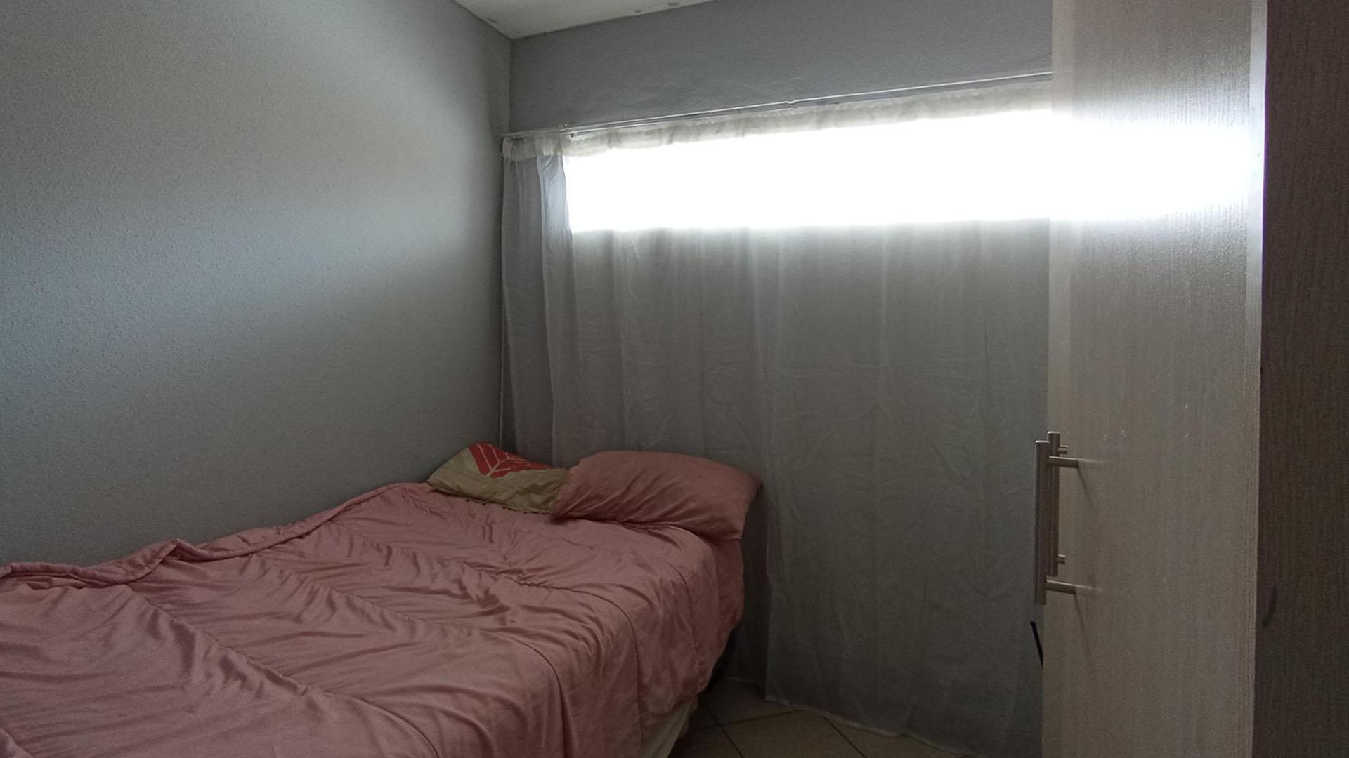 Bed Room 2 - 9 square meters of property in Lotus Gardens