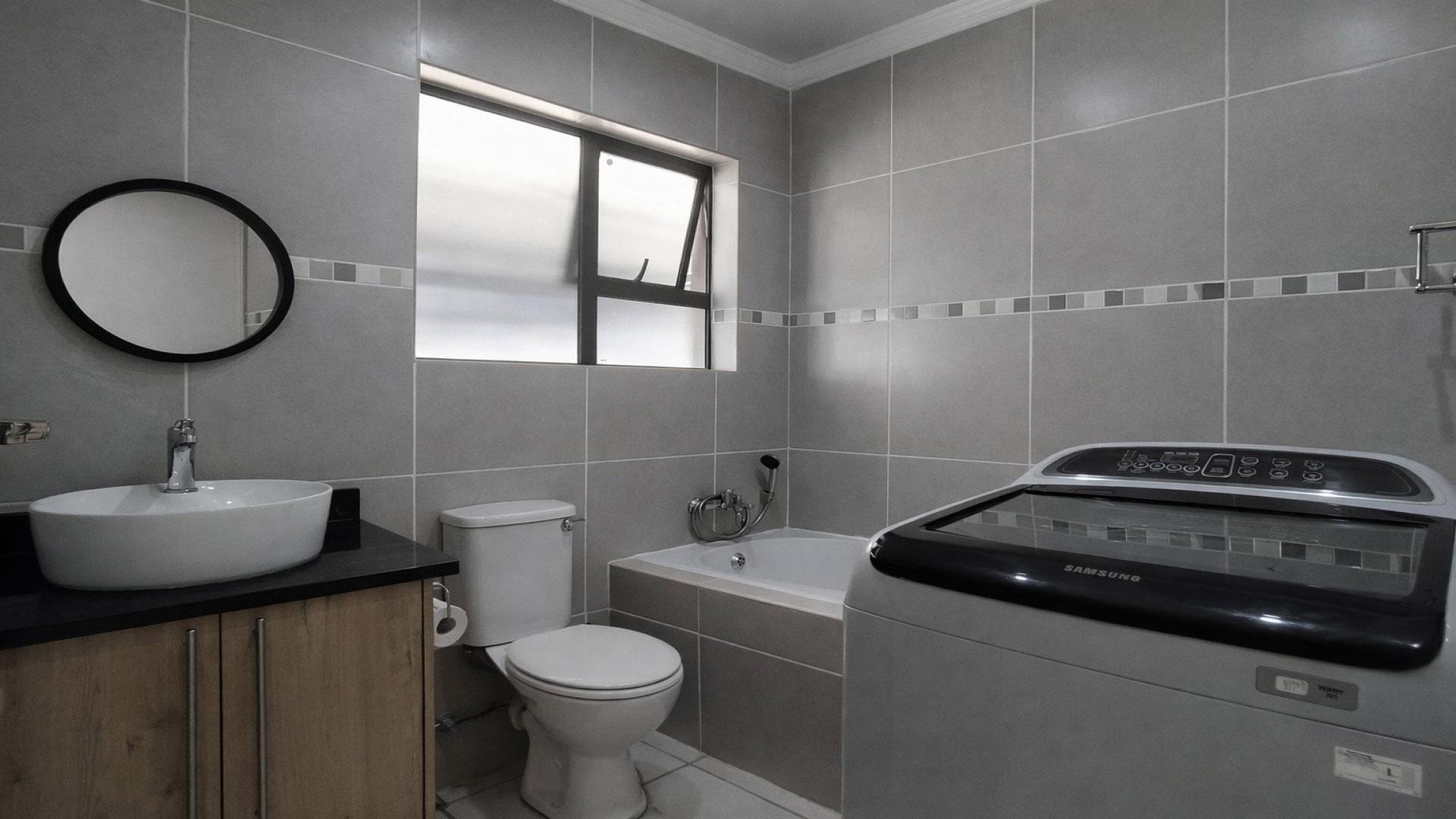 Bathroom 1 of property in Heidedal