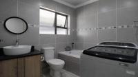 Bathroom 1 of property in Heidedal