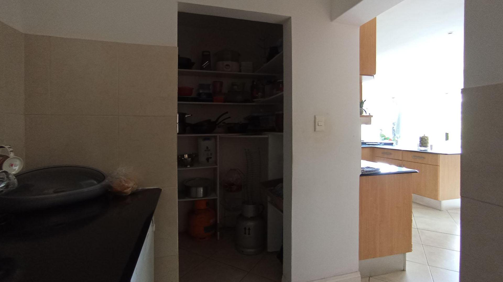 Scullery - 10 square meters of property in Glenvista