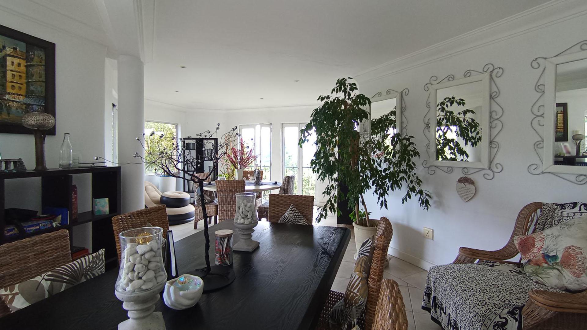 Dining Room - 35 square meters of property in Glenvista