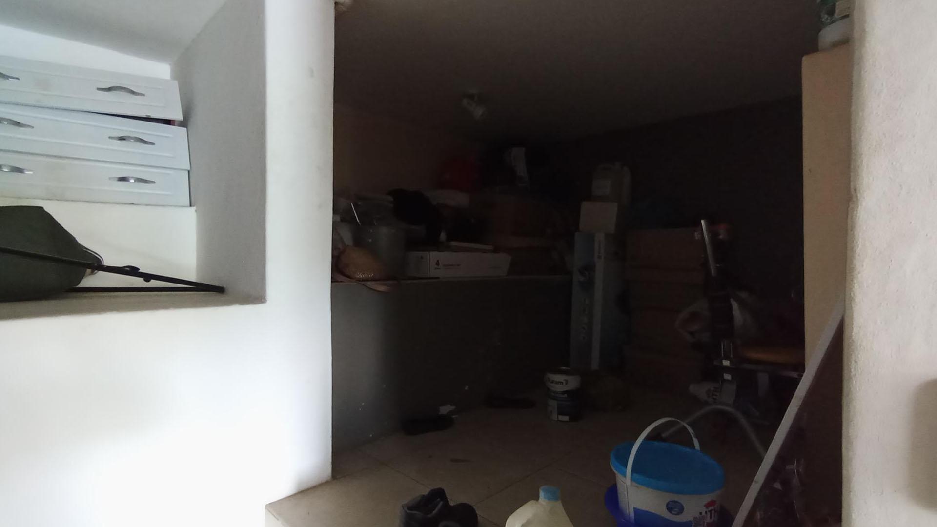 Store Room - 11 square meters of property in Glenvista