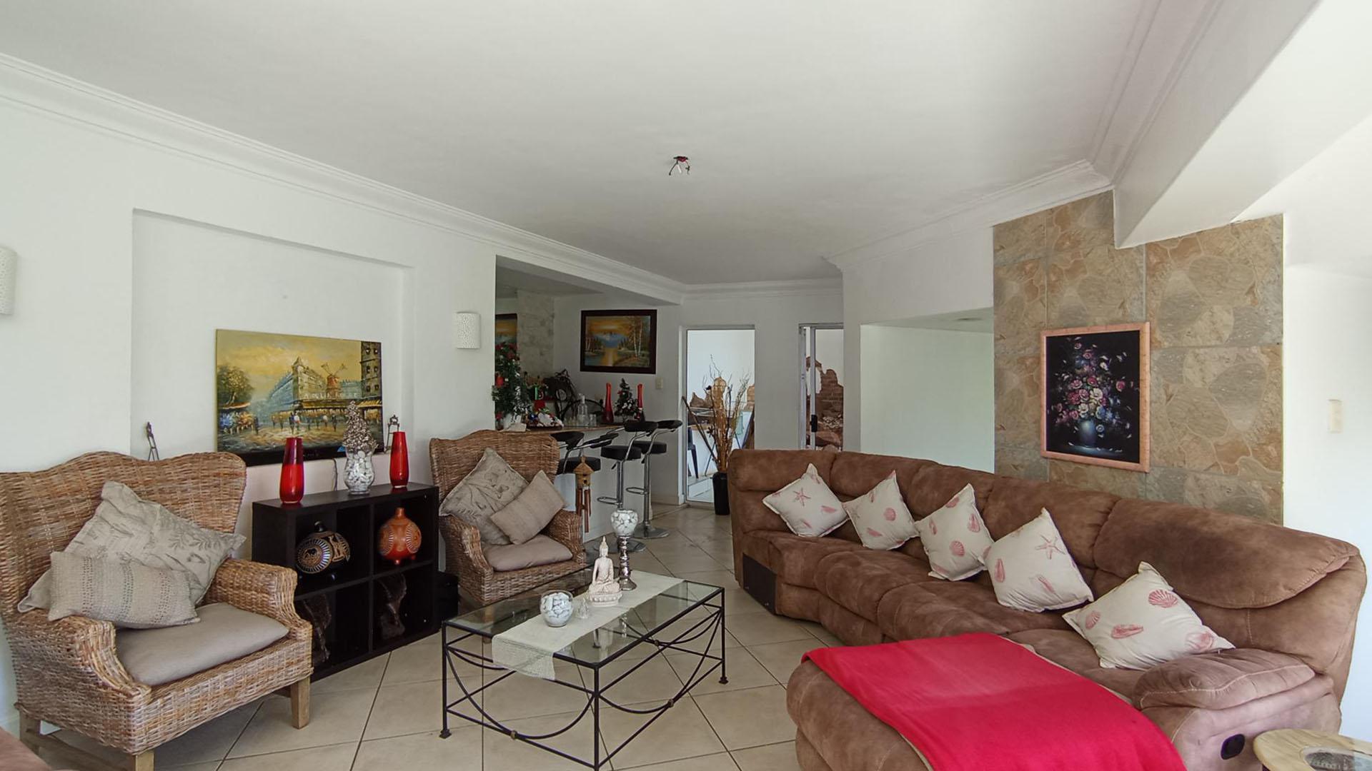 Lounges - 49 square meters of property in Glenvista