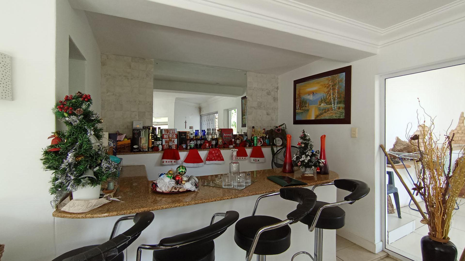 Entertainment - 6 square meters of property in Glenvista