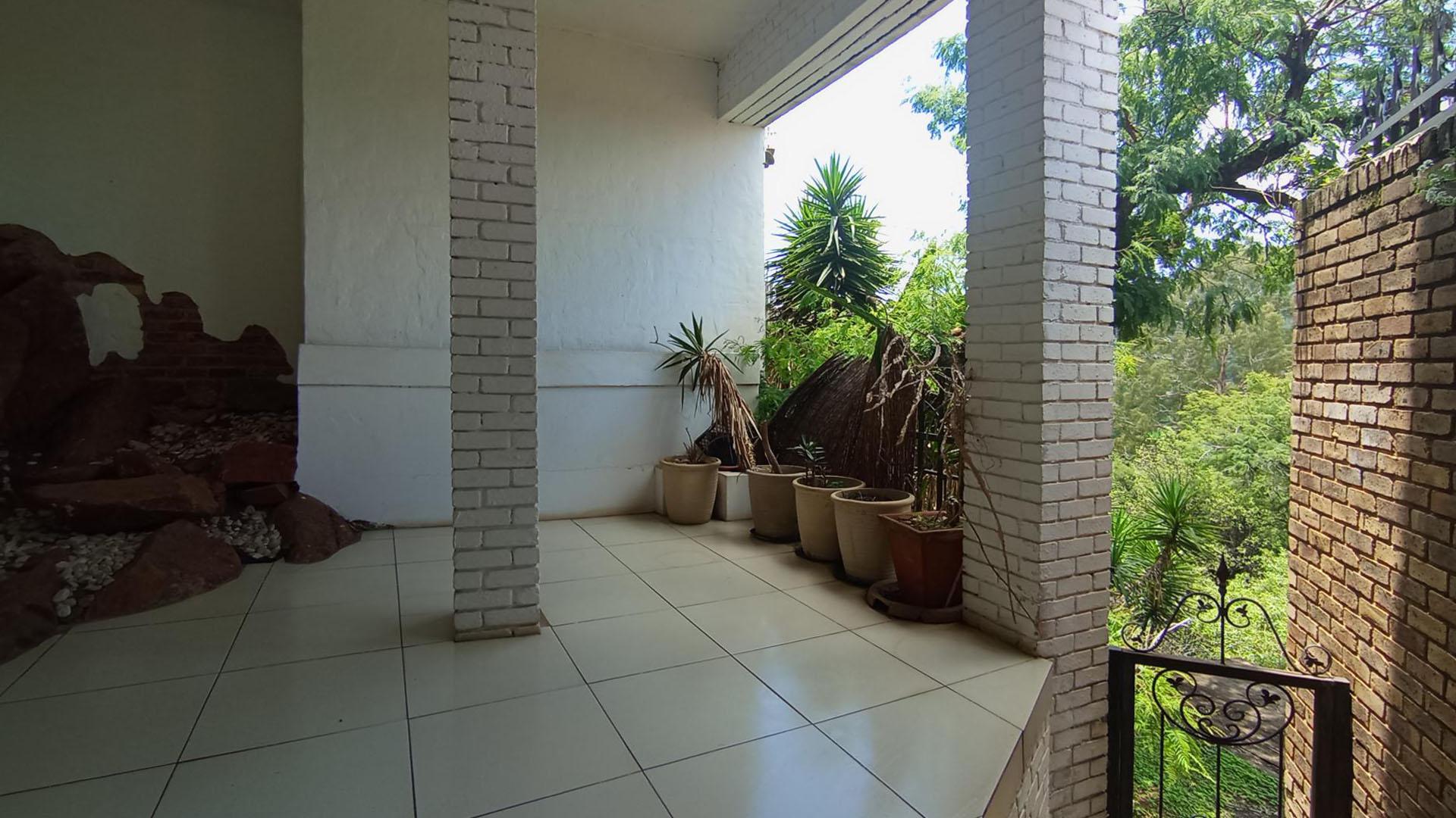 Patio - 47 square meters of property in Glenvista