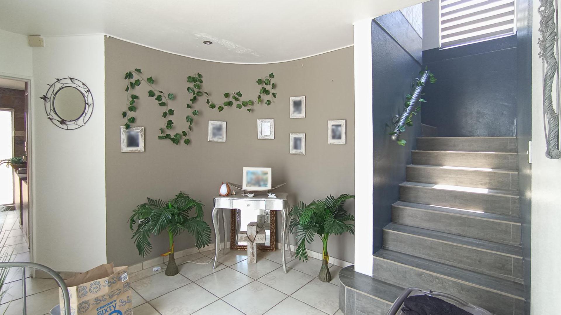 Spaces - 50 square meters of property in Glenvista