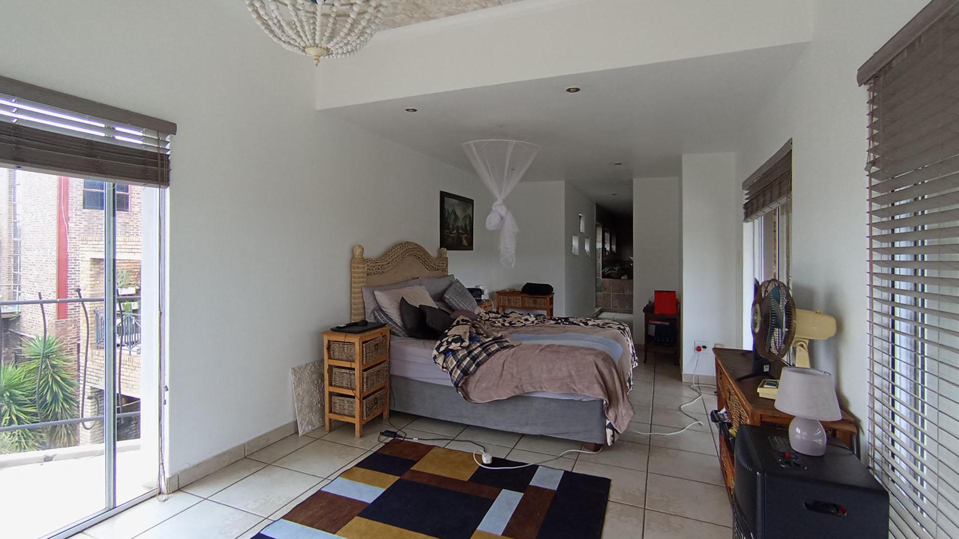 Main Bedroom - 47 square meters of property in Glenvista