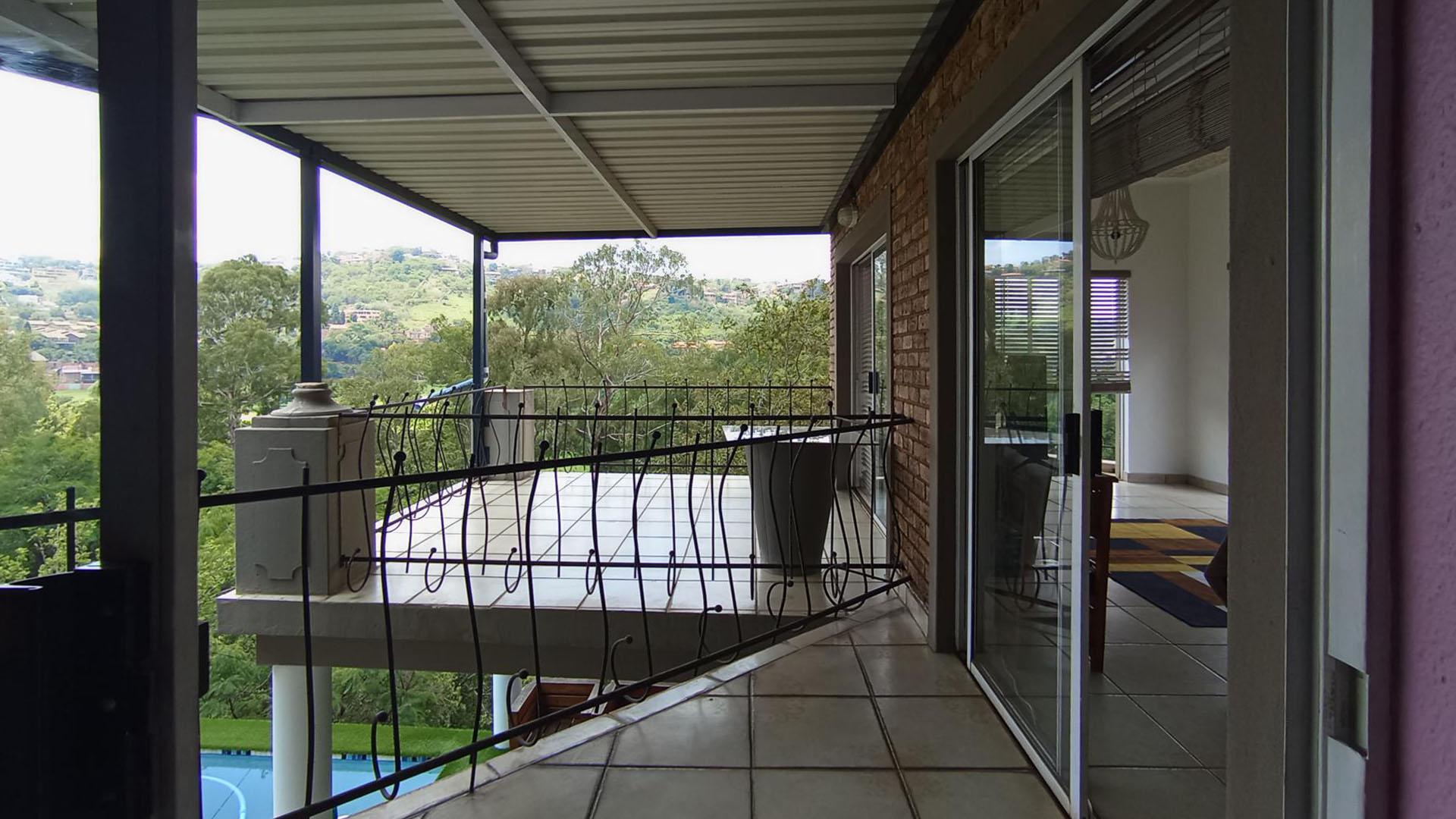 Balcony - 53 square meters of property in Glenvista