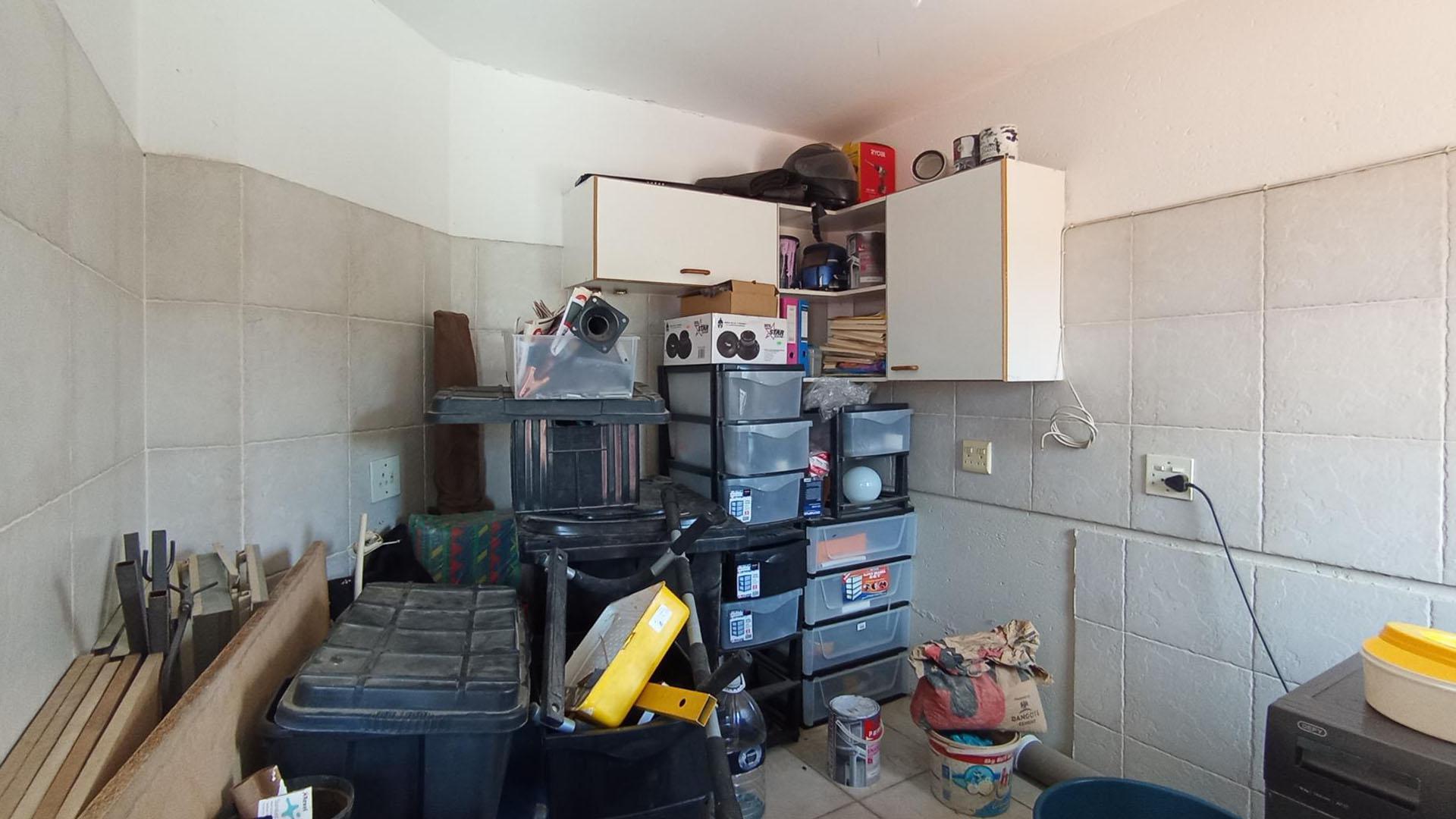 Staff Room - 11 square meters of property in Glenvista