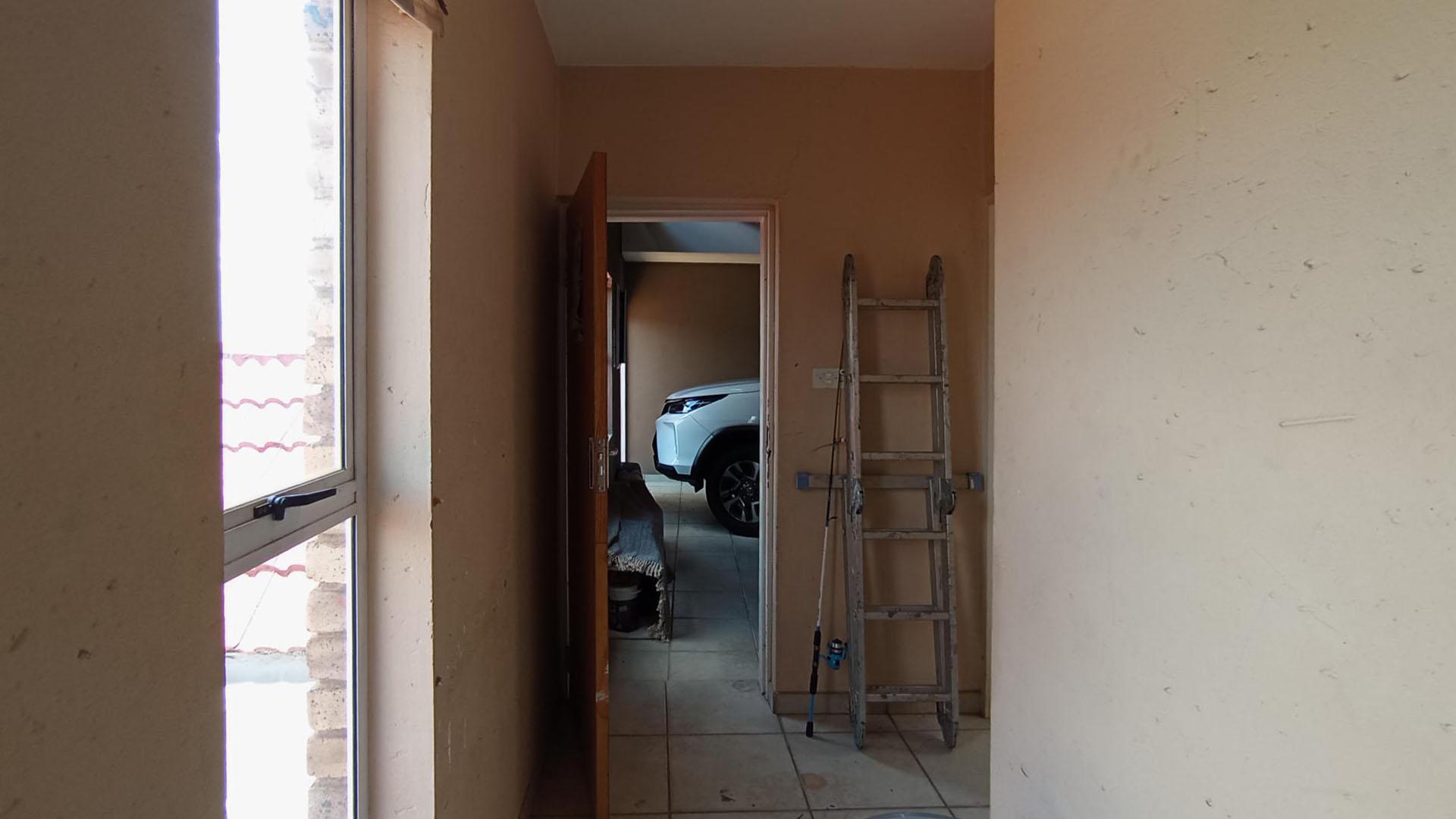 Staff Room - 11 square meters of property in Glenvista