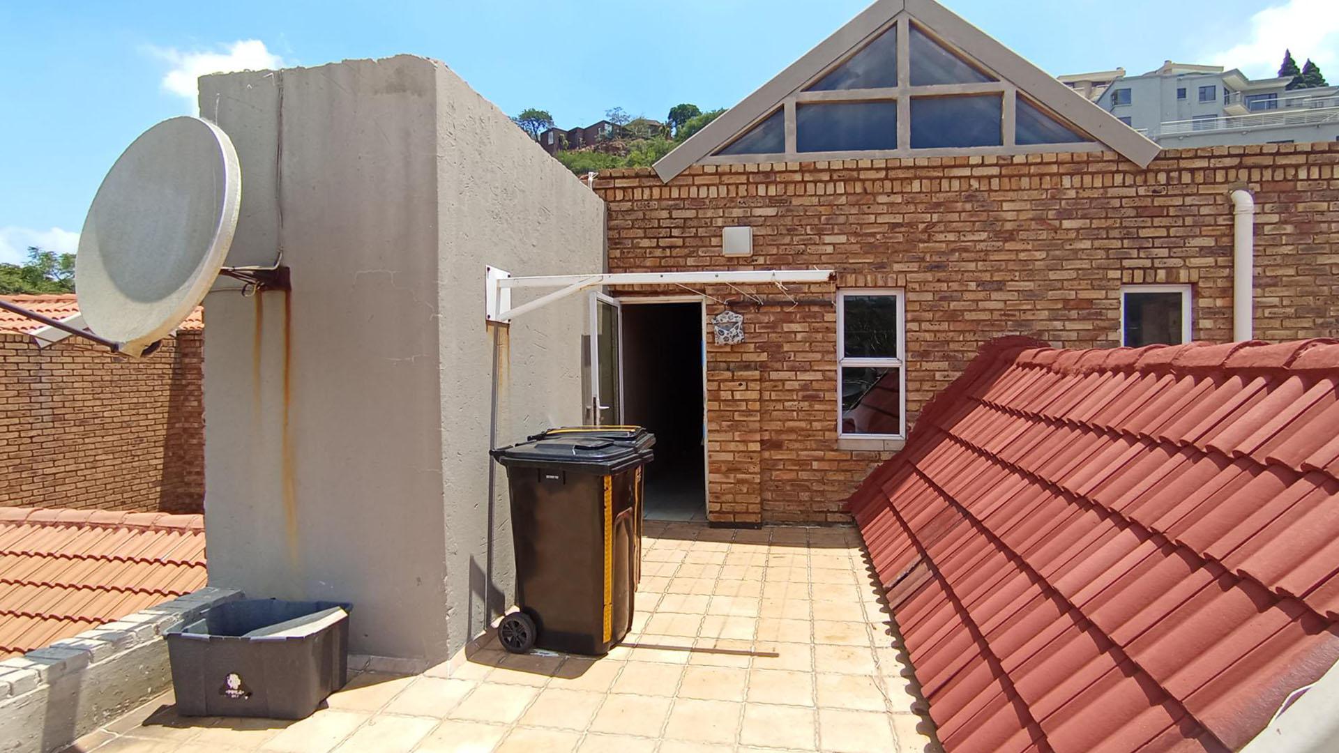 Balcony - 53 square meters of property in Glenvista