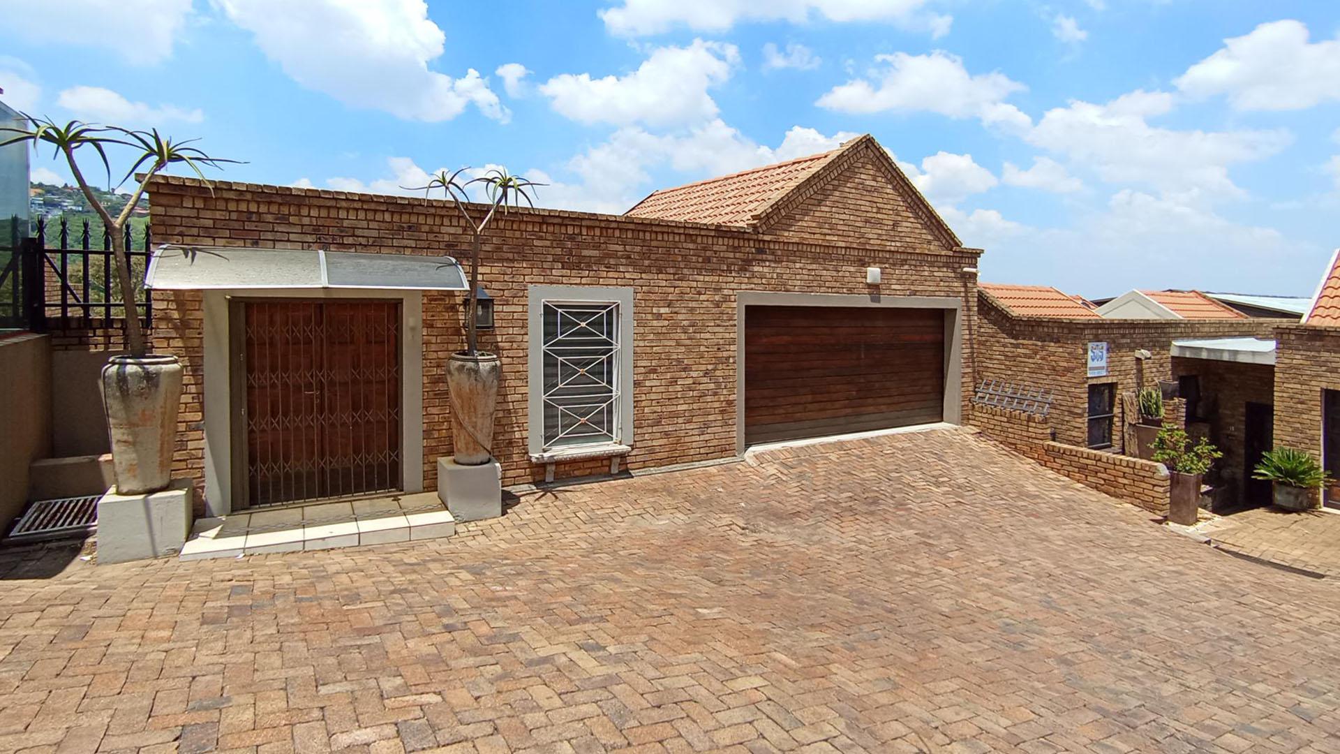 Front View of property in Glenvista