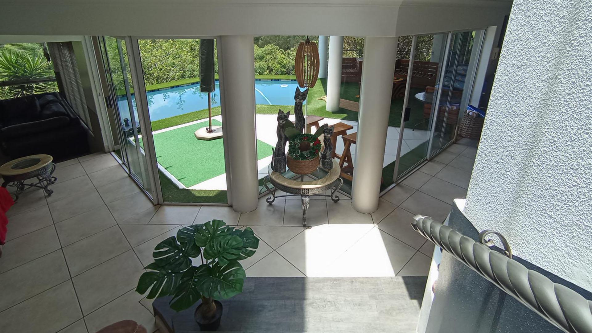 Spaces - 50 square meters of property in Glenvista