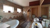 Main Bathroom - 14 square meters of property in Glenvista