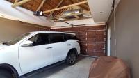 Garage - 31 square meters of property in Glenvista