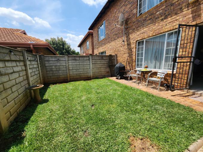 2 Bedroom Sectional Title for Sale For Sale in Annlin - MR699703