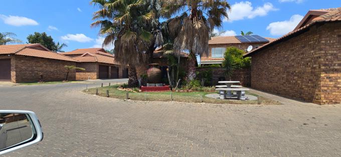 2 Bedroom Sectional Title for Sale For Sale in Annlin - MR699710