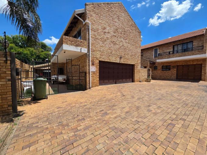 3 Bedroom Simplex for Sale For Sale in New Redruth - MR699735