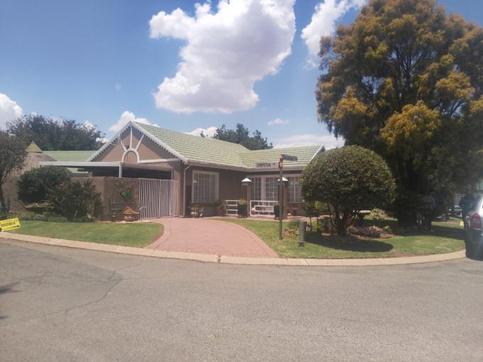 2 Bedroom House for Sale For Sale in Verwoerdpark - MR699743