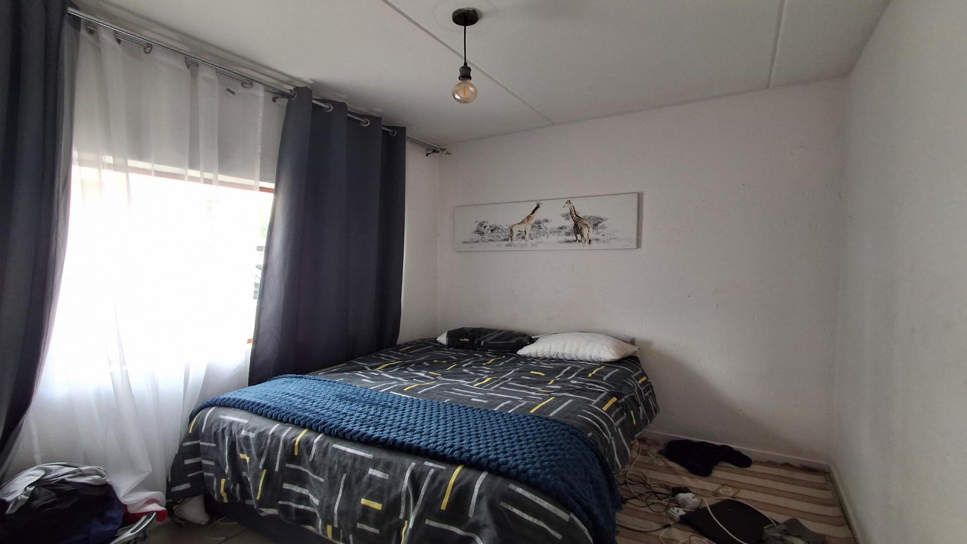 Bed Room 1 of property in Ferndale - JHB