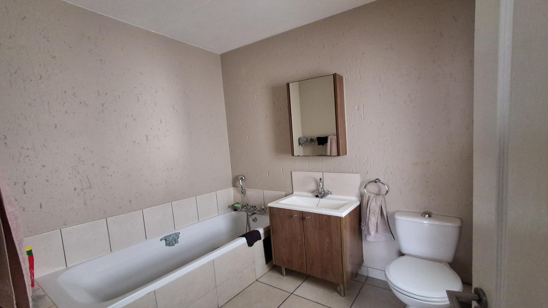 Bathroom 1 of property in Ferndale - JHB