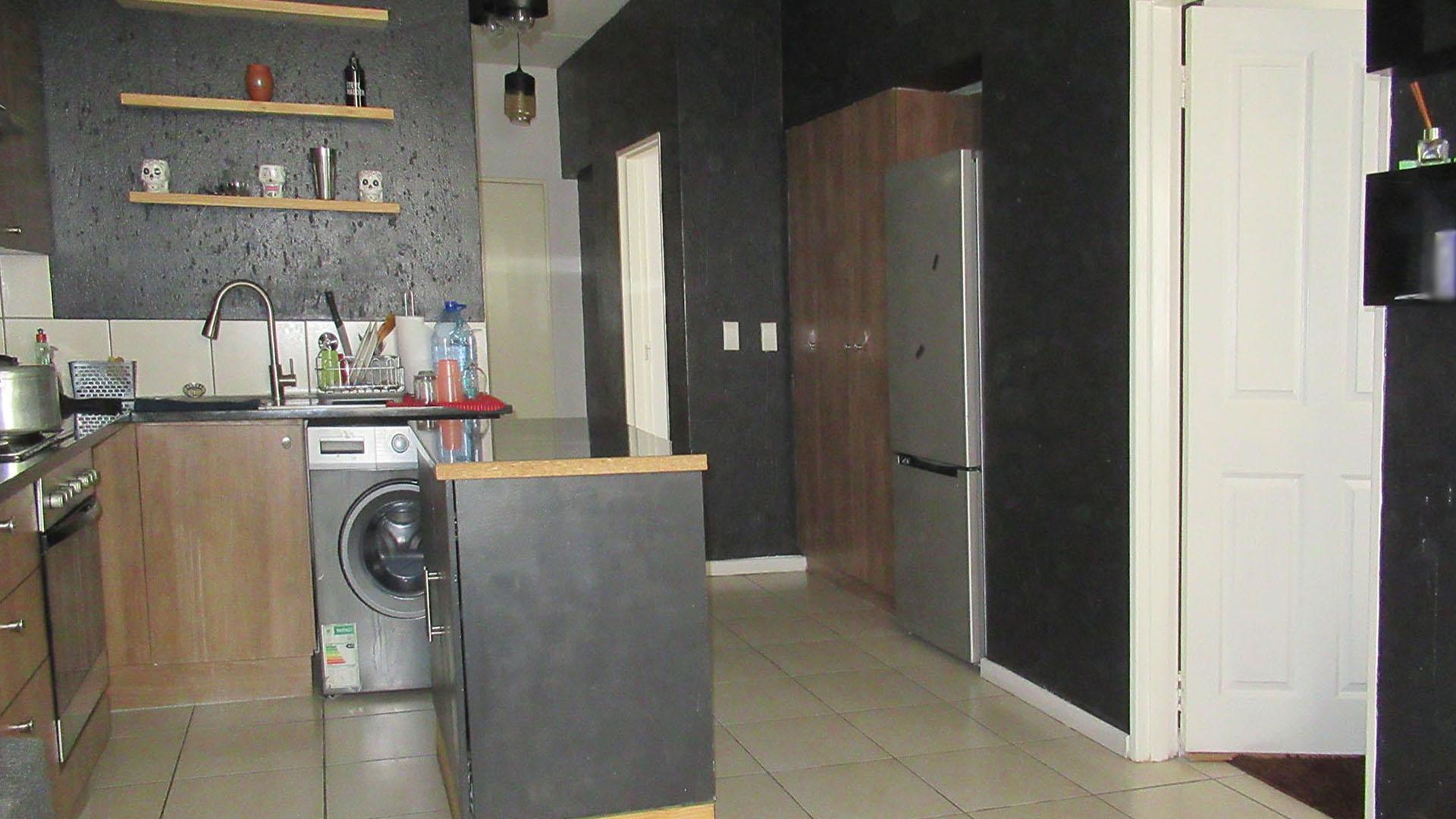 Kitchen - 8 square meters of property in Ferndale - JHB