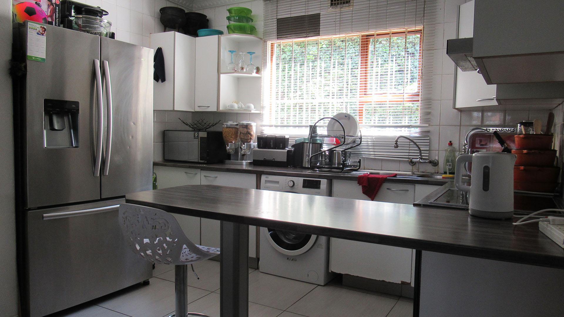 Kitchen - 8 square meters of property in Glenvista