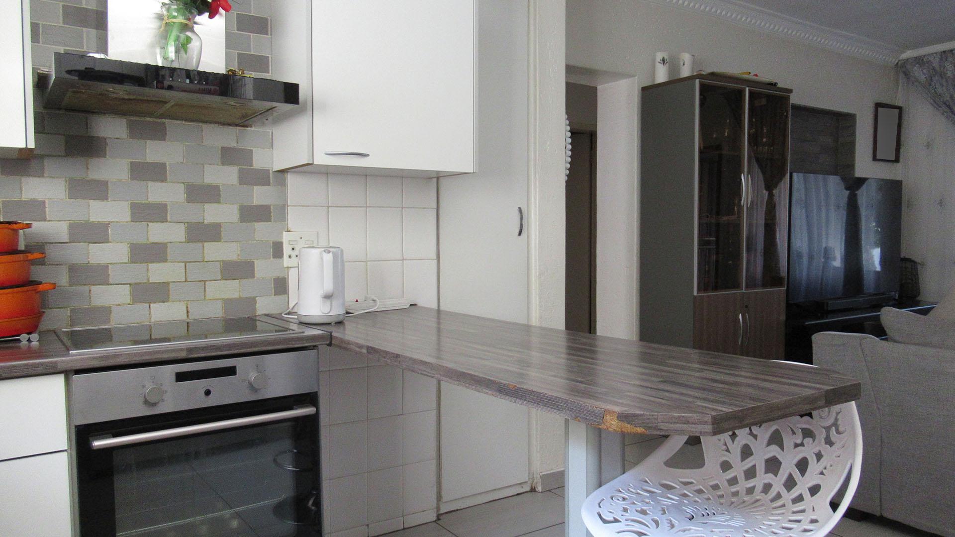 Kitchen - 8 square meters of property in Glenvista