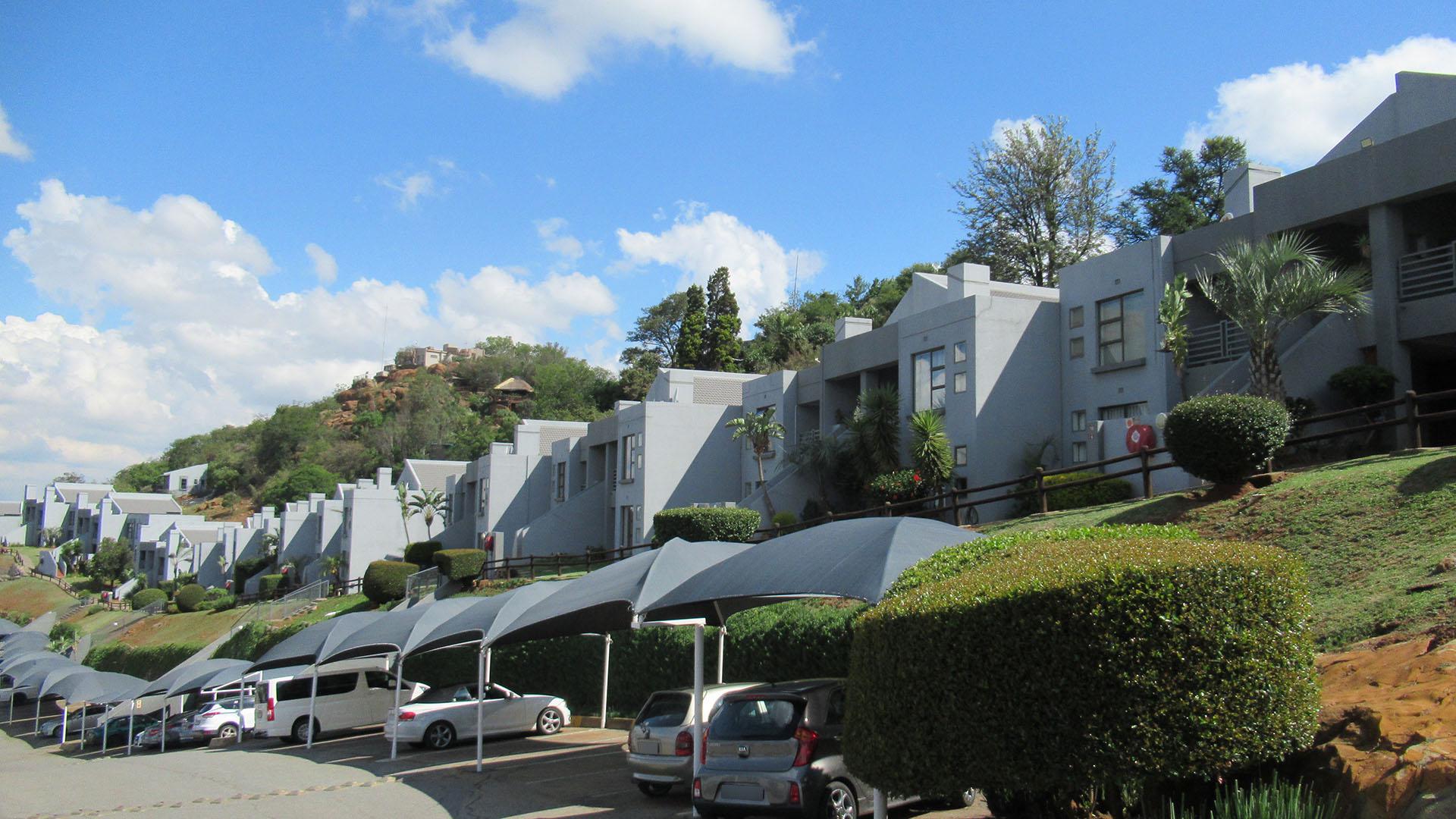 Front View of property in Glenvista