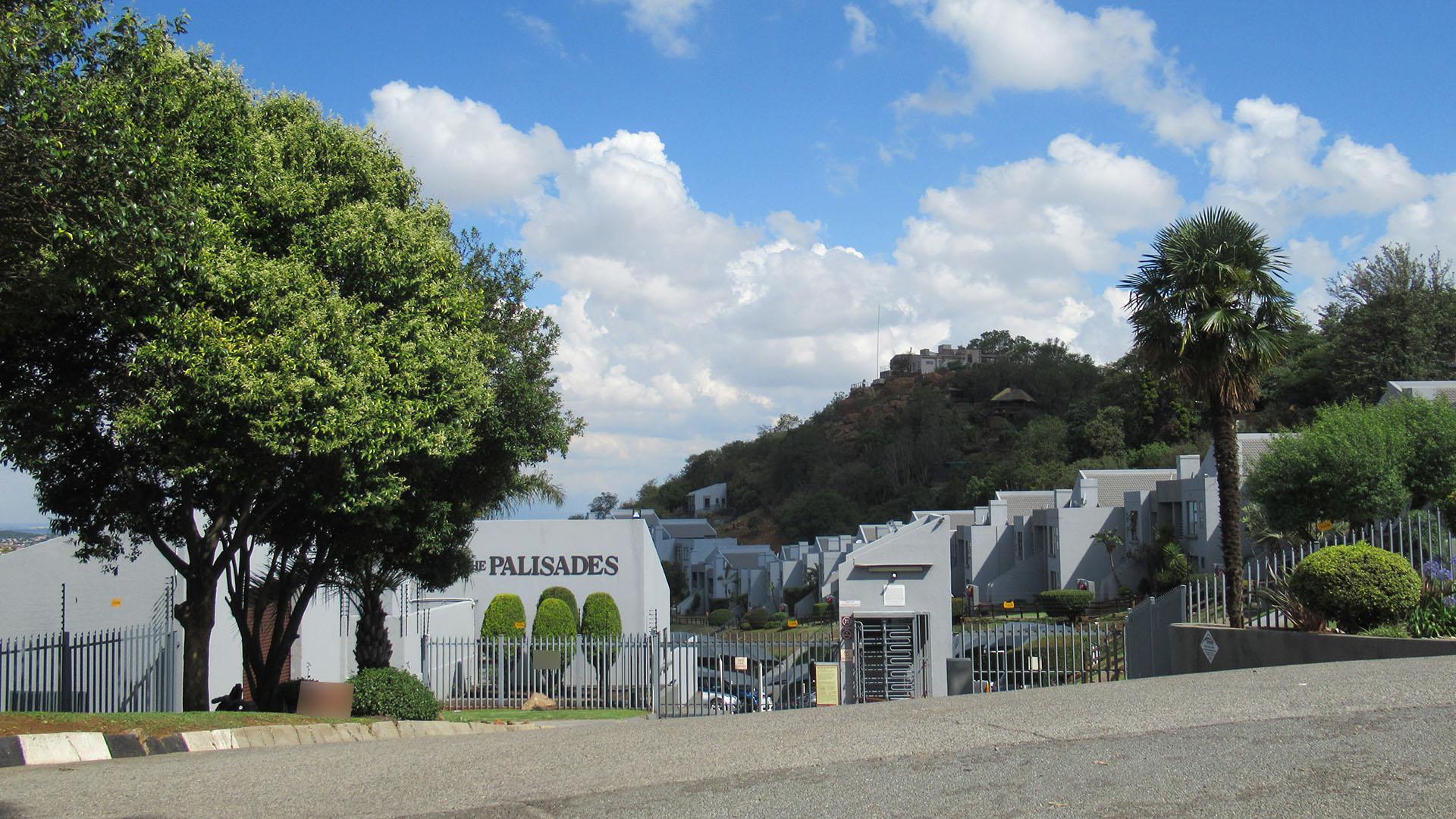 Front View of property in Glenvista