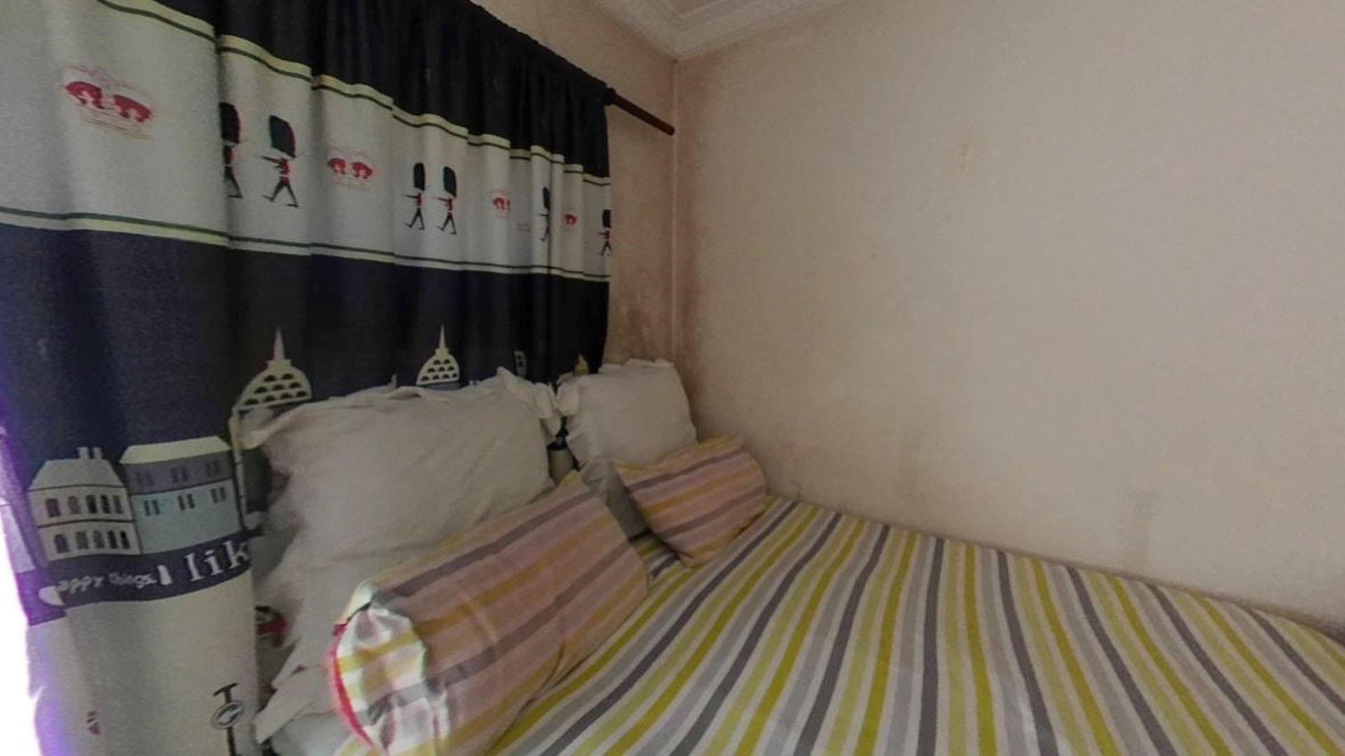Bed Room 1 - 12 square meters of property in Glenvista