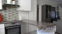 Kitchen - 8 square meters of property in Glenvista