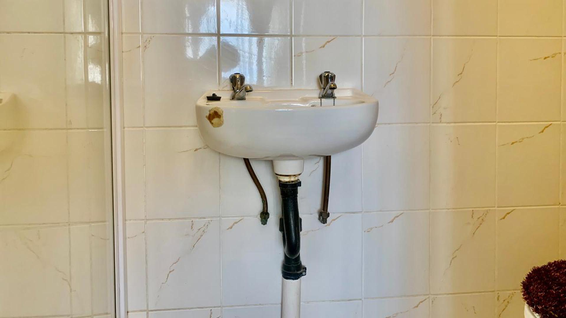 Main Bathroom of property in Ormonde