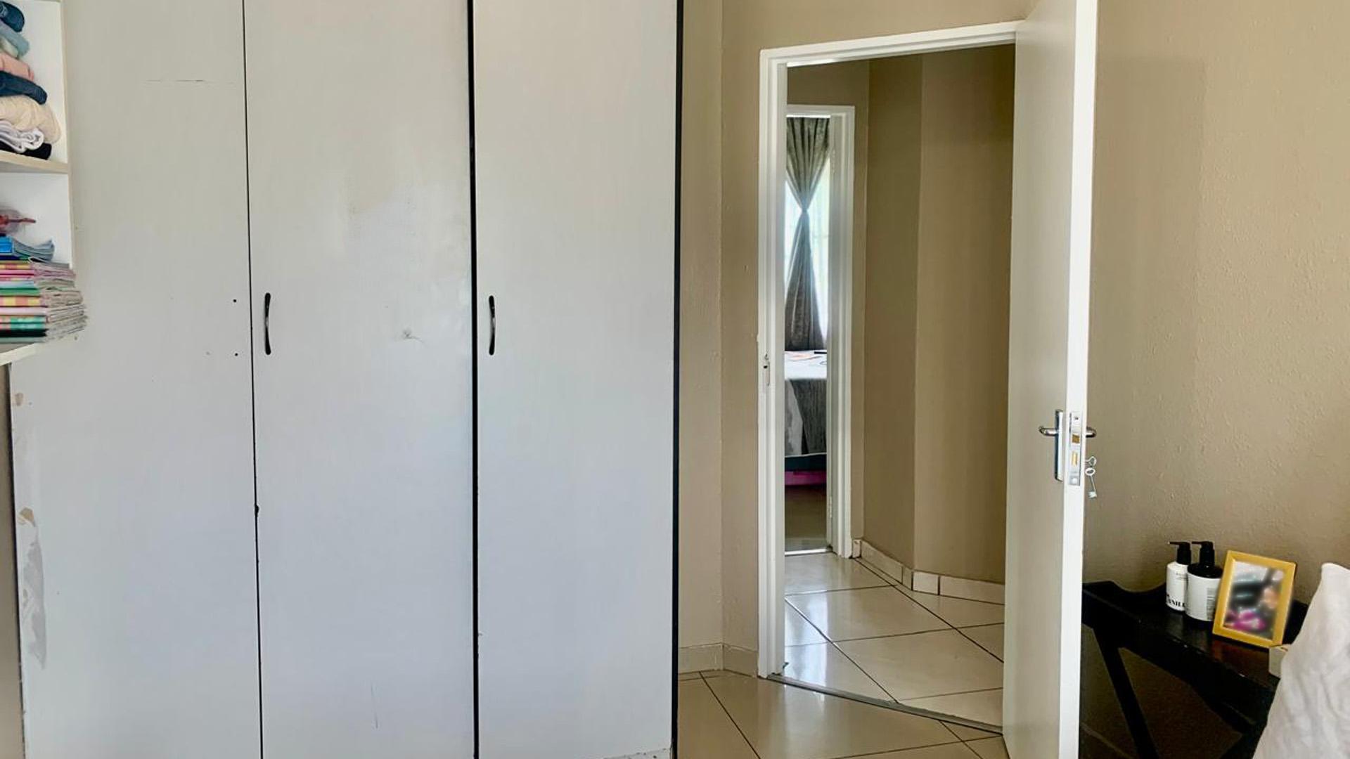 Bed Room 1 of property in Ormonde