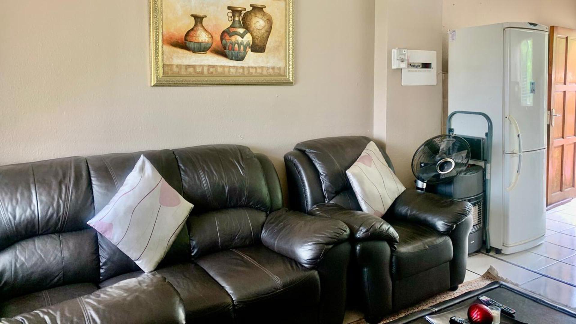 Lounges of property in Ormonde