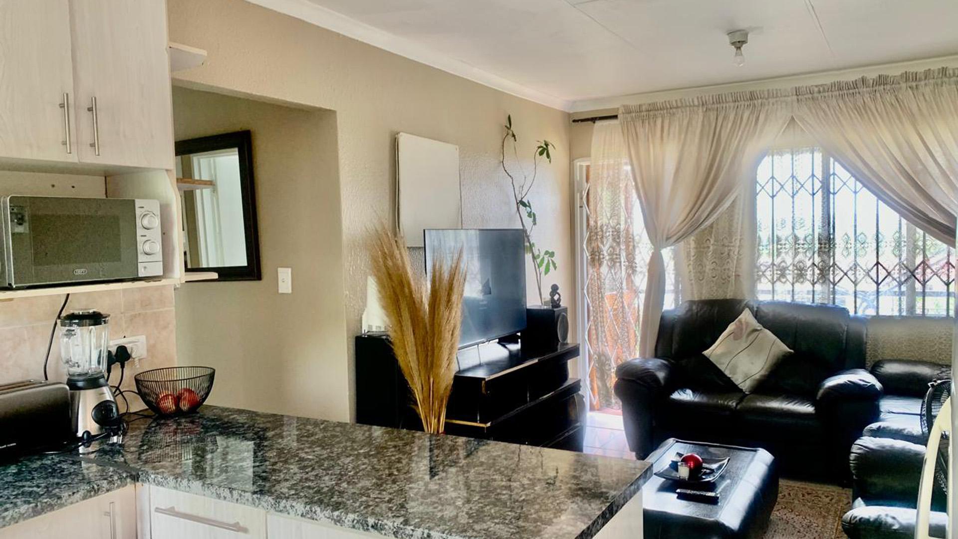 Lounges of property in Ormonde